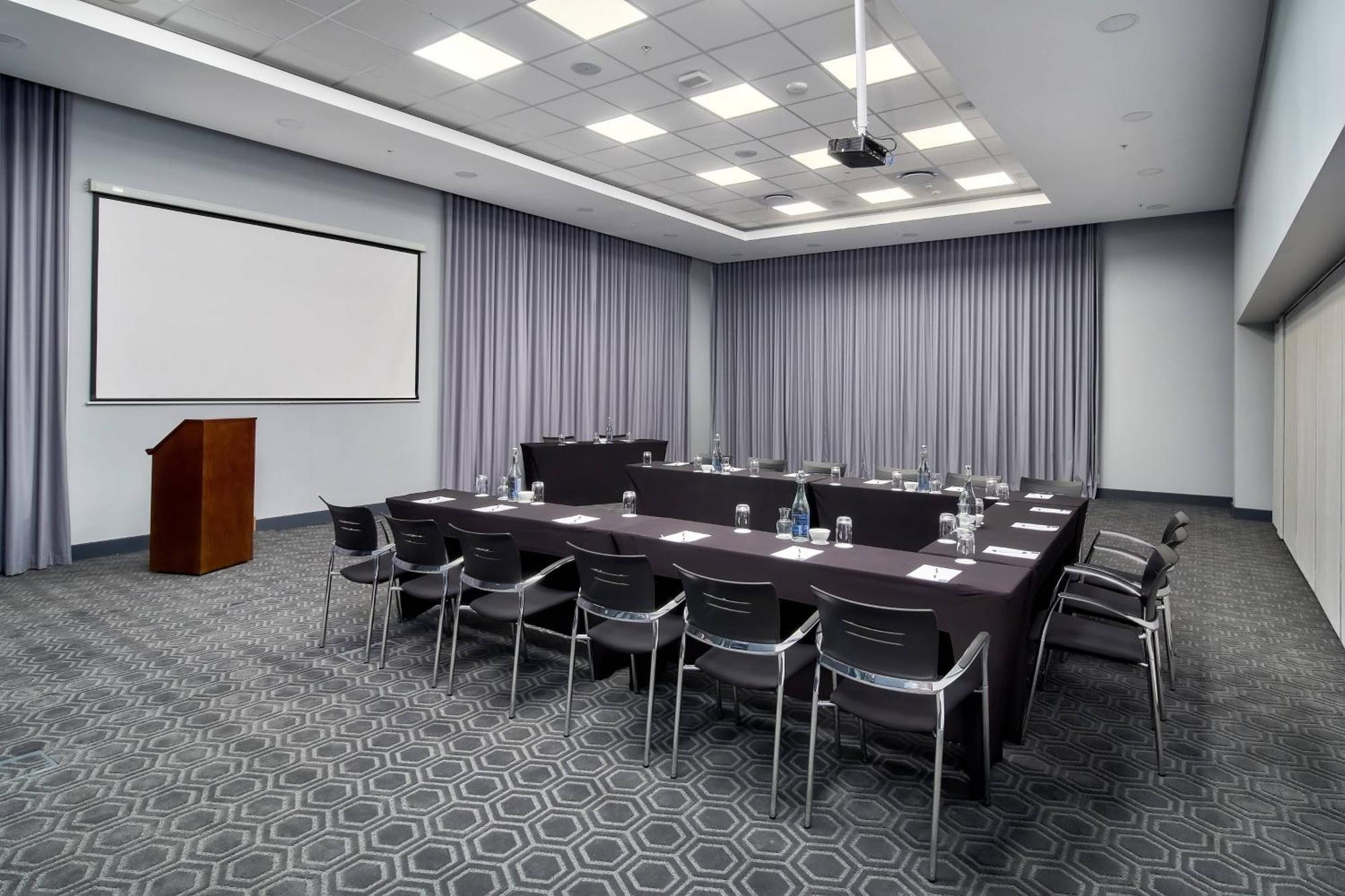 Protea Hotel By Marriott Pretoria Loftus Park Экстерьер фото