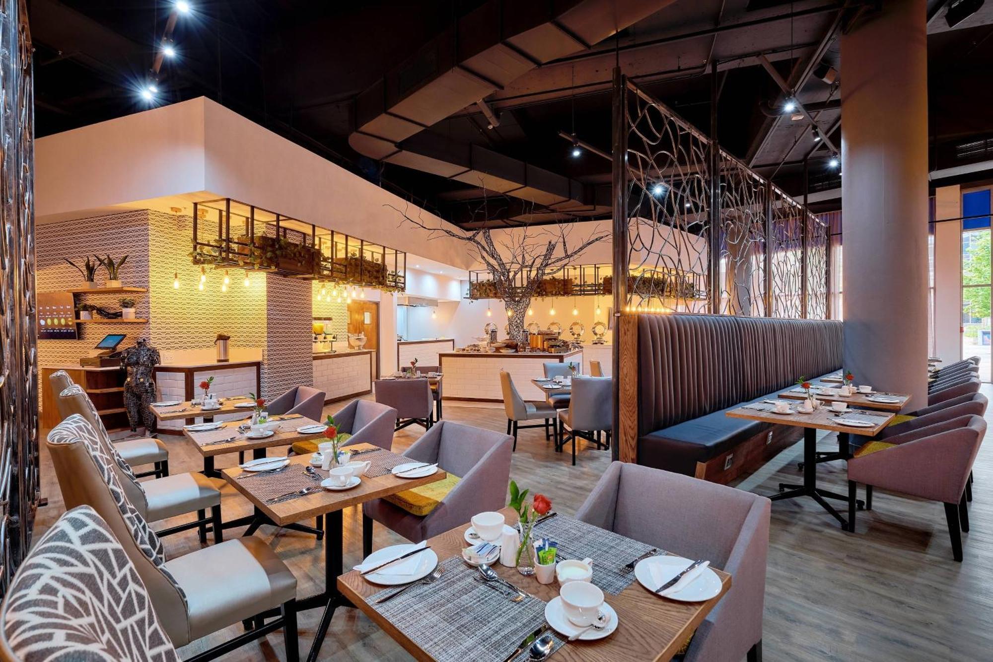 Protea Hotel By Marriott Pretoria Loftus Park Экстерьер фото